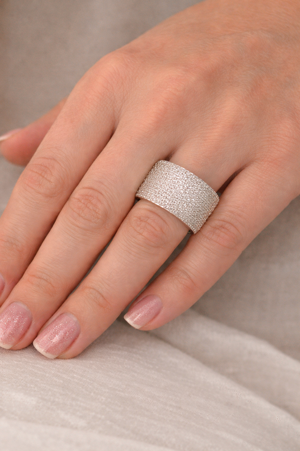 Anello fascia bombata pavè