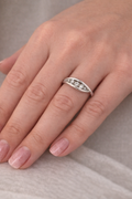 Anello marquise con tre pietre